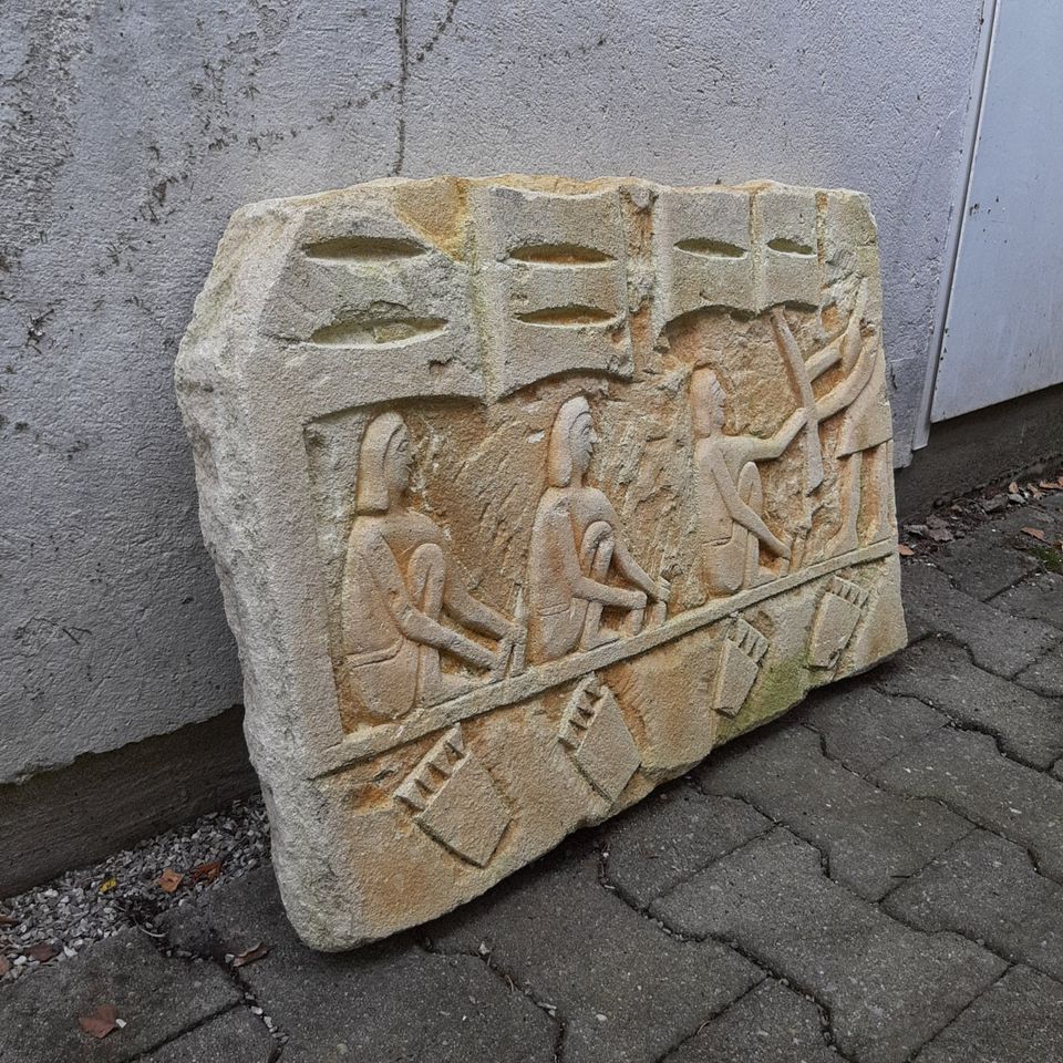 Steinrelief Sandstein Wandrelief Steinskulptur Großes Steinrelief in Olching