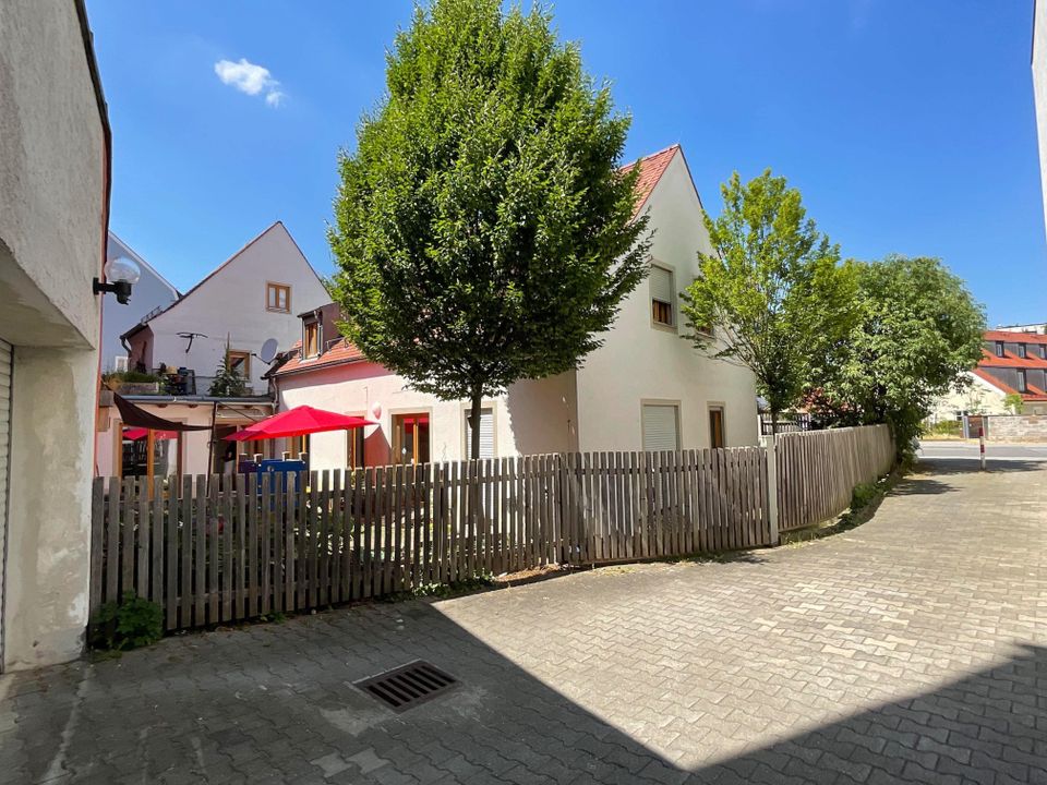 *Baudenkmal in Bestlage, solide vermietet* Wohnhaus mit Kita in der Innenstadt von Regensburg in Regensburg