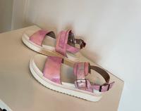 STEVE MADDEN Plateau Sandalen Gr. 34 Lack Kunstleder Batik Muster Sachsen - Chemnitz Vorschau