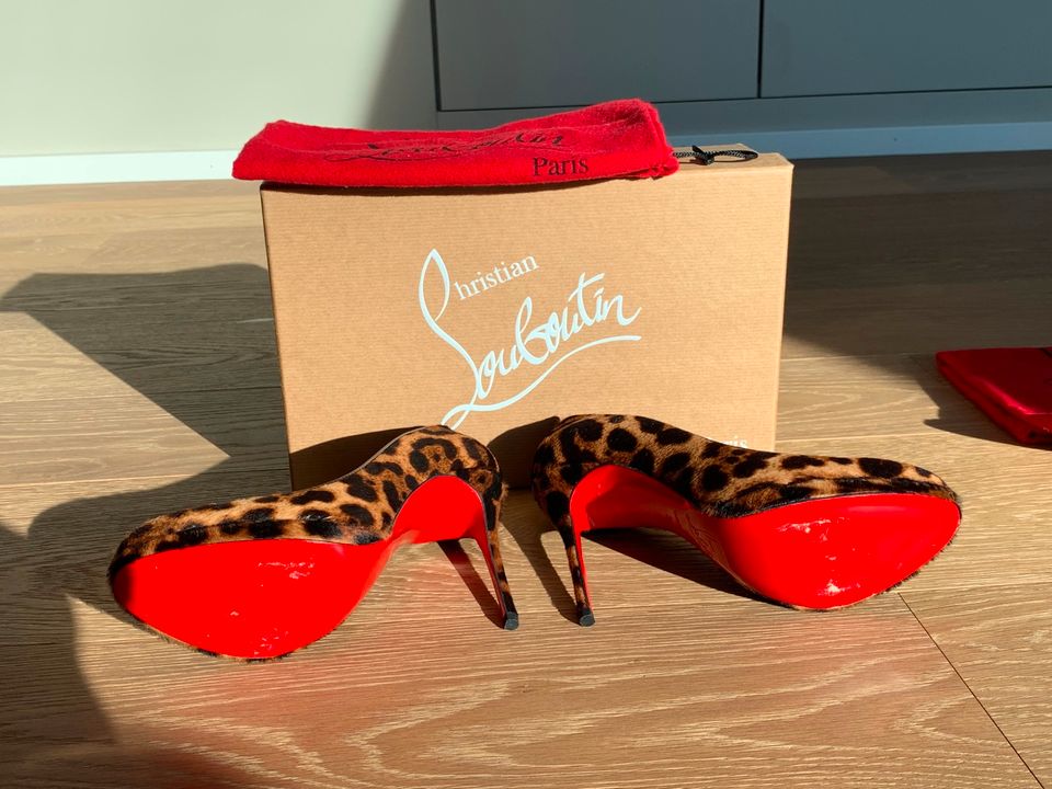 Christian Louboutin Highheels Ponyfell Leoprint 36 Neuwertig in Stuttgart