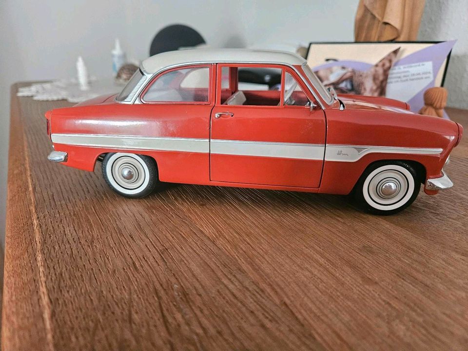 Modell Ford Taunus 12m in Rees