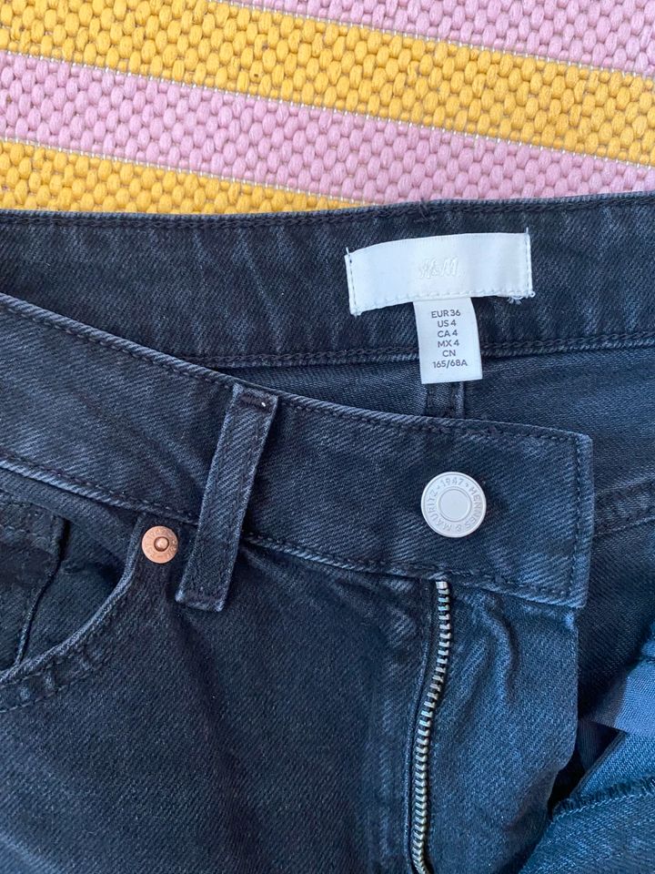 H&M Mom Jeans 36 schwarz aktuelle Kollektion in Berlin