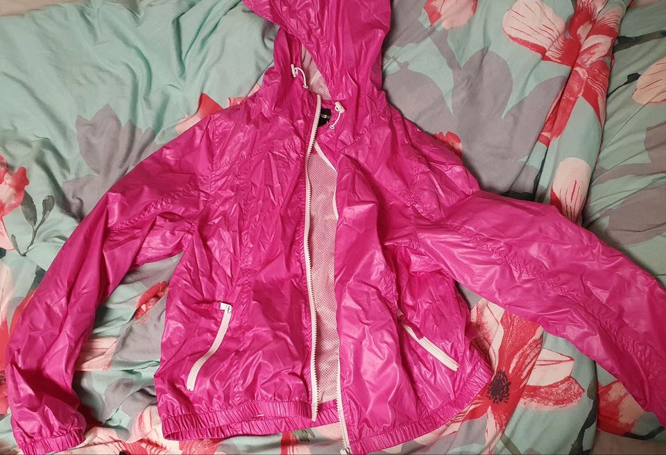 Neue Regenjacke noch nie getragen Größe L pink in Simbach