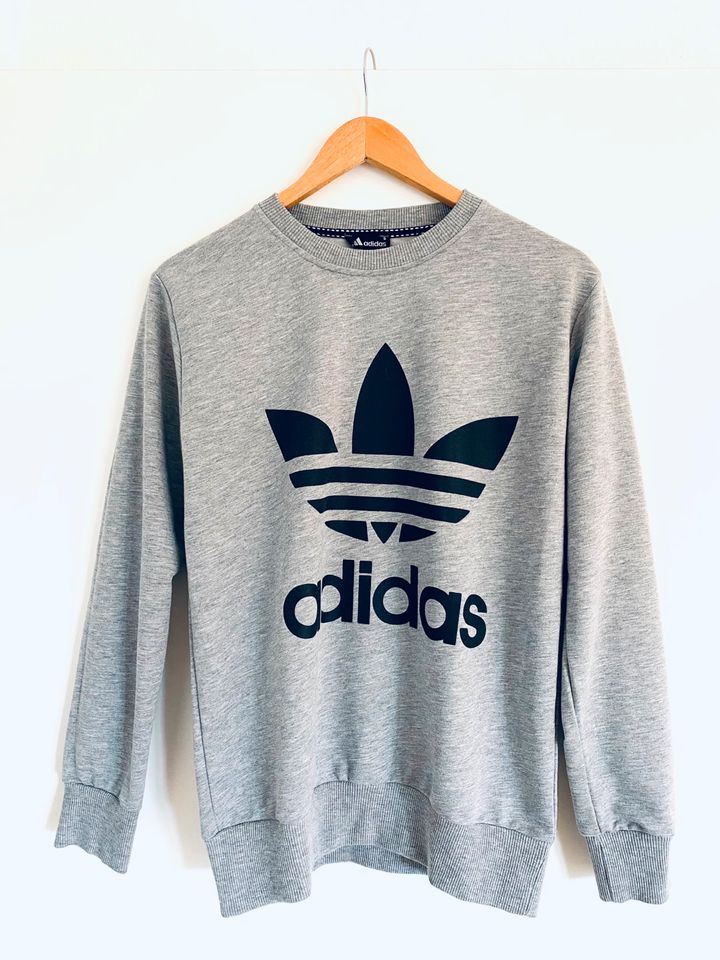 Adidas Pullover / Sweater / Pulli, Damen, grau, schwarz, Größe S in Lippstadt