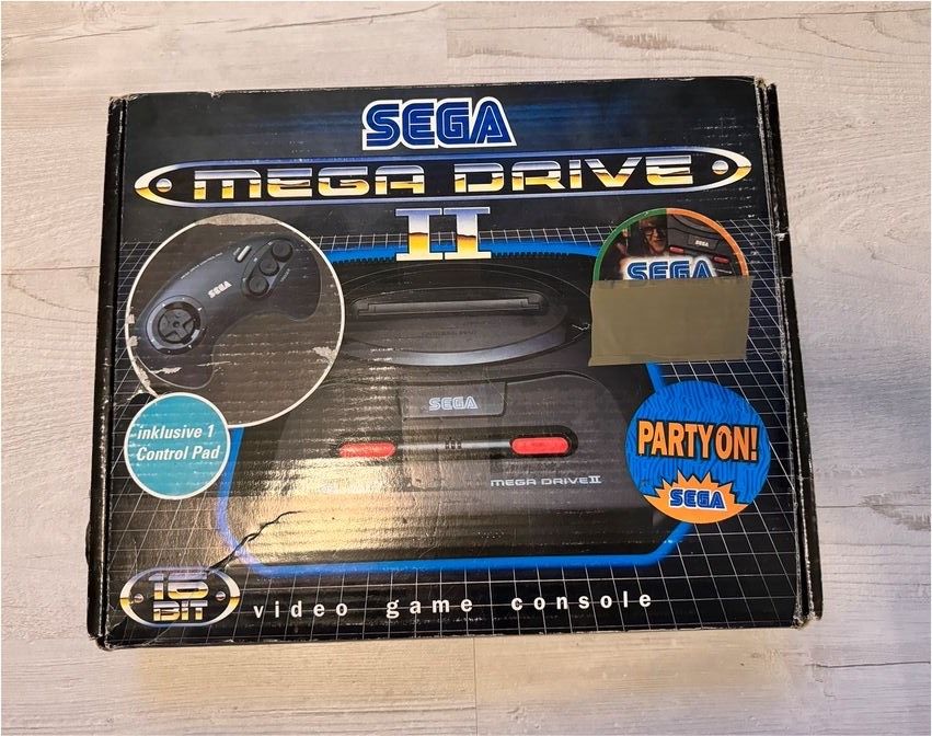 Sega Mega Drive 2 mit OVP, 2 Controllern + Verlängerung in Konradsreuth