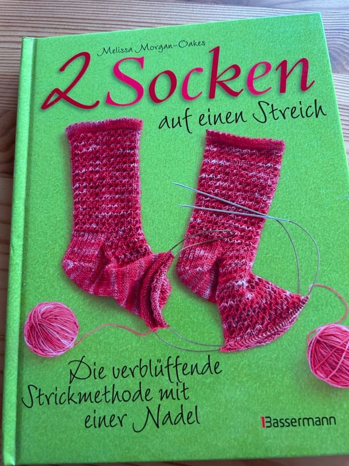 Strickbuch „Zwei Socken auf einen Streich“ in Obernburg