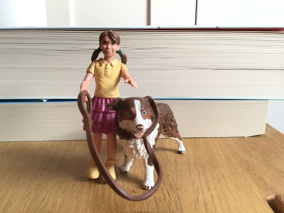 Schleich Mädchen mit Hund (+Leine) in Lahnstein