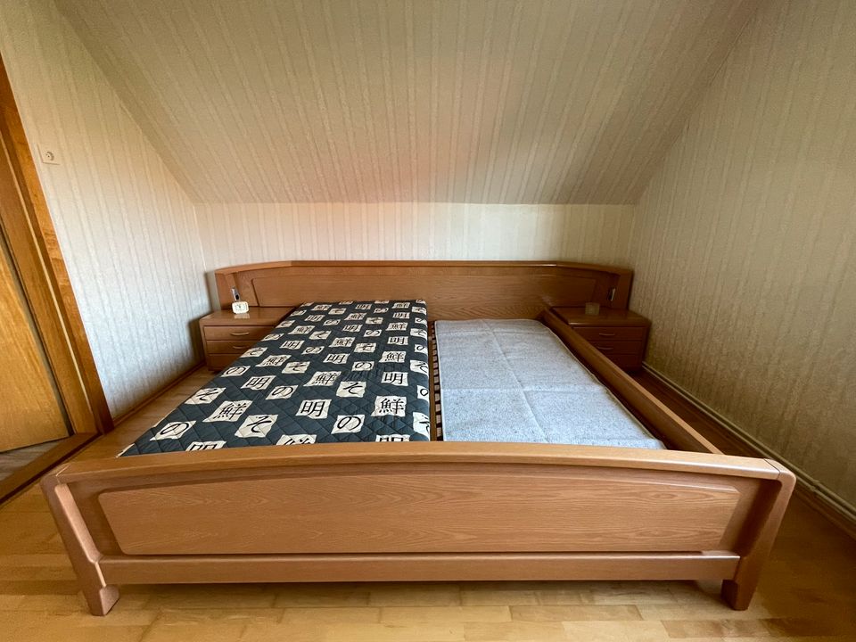 Doppelbett 200x200cm mit Nachttischschränken * Massivholz in Bremerhaven