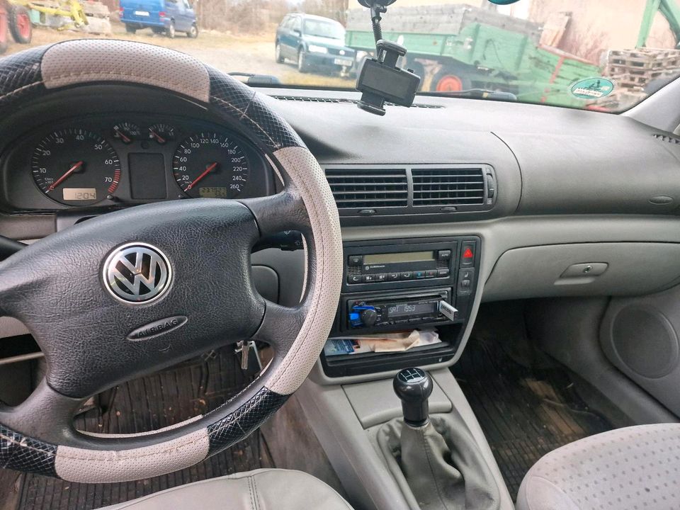 VW Passat 3B 1.6 in Syrau