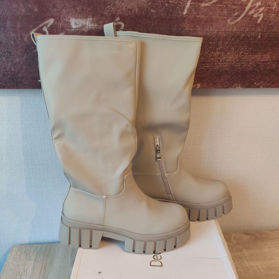 DeeZee Plateaustiefel creme 39 neu in Saarbrücken