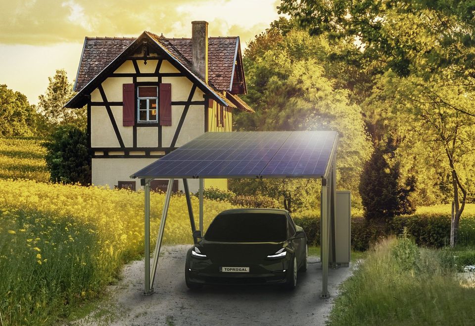 Autarker Photovoltaik Carport mit 40 kWh Speicher für E-Auto in Rosenheim