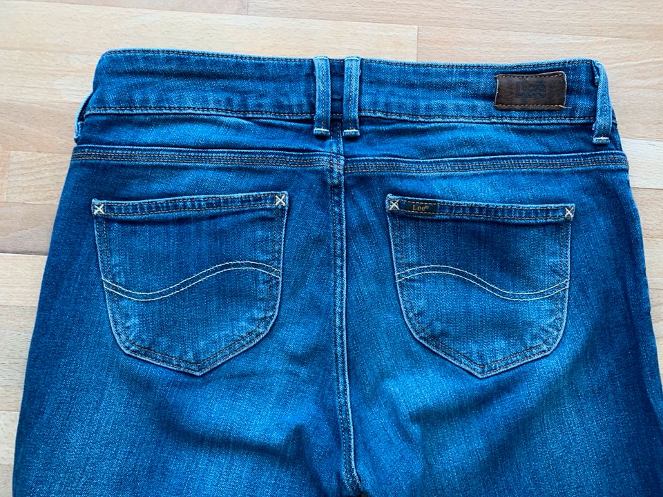 LEE Joliet Jeans 28 / 31 mittleres blau mit Stretchanteil in Bad Füssing