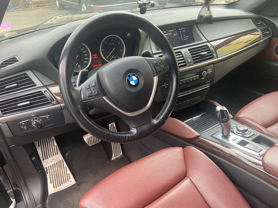 BMW X6 40D in Berlin