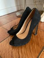 Highheels samt schwarz Niedersachsen - Garbsen Vorschau