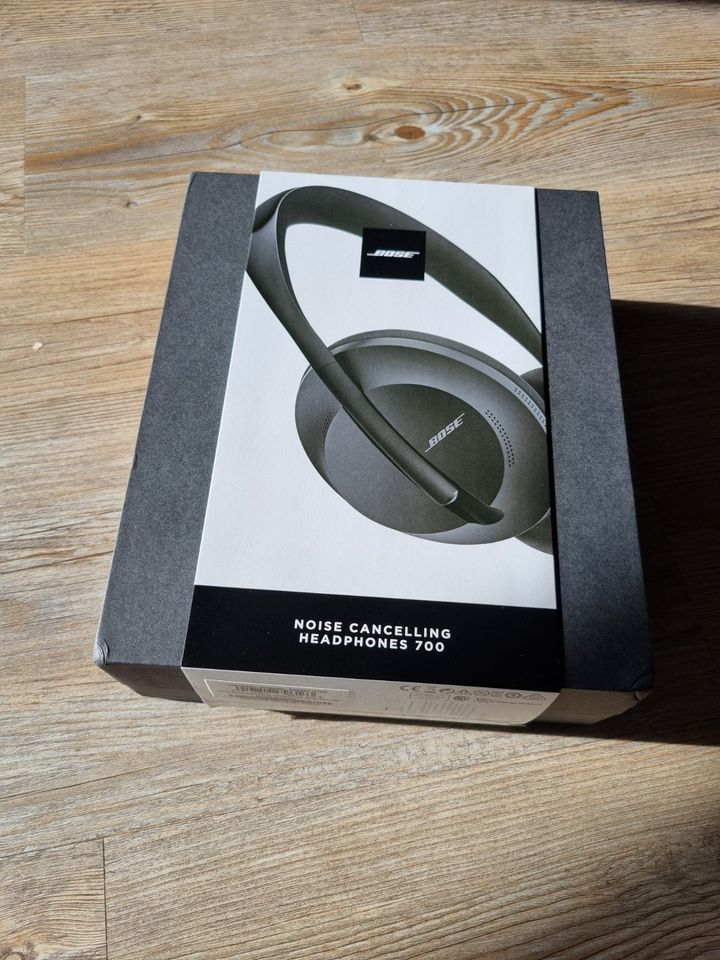 Bose Noise Cancelling Headphones 700 in Ratingen