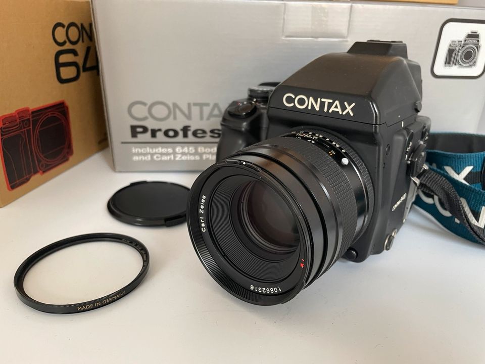 Contax 645 Set Body, Prismensucher, Planar 2,0/80mm, Filmmagazin in Hamburg