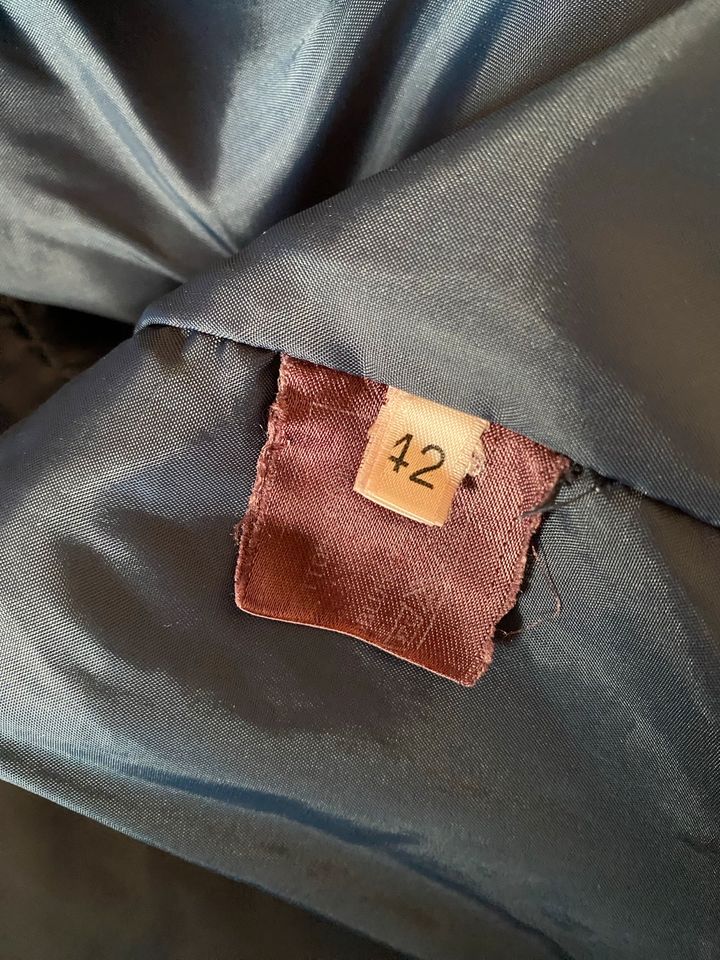 Leichter Steppmantel/Longjacke mit Kapuze 42 in Nidda