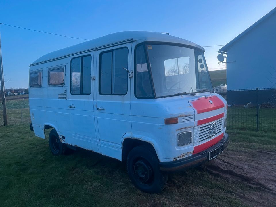 Mercedes düdo 409 Benziner . H Zulassung . Wohnmobil in Gieboldehausen