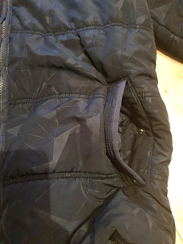 Winterjacke Yigga Jacke für Jungen dunkelblau Gr. 158 in Thedinghausen