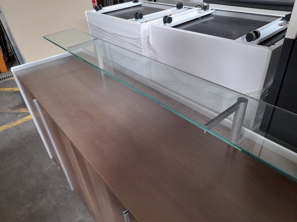 Sideboard Bene mit Glas-Aufsatz, 160 cm in Frankfurt am Main