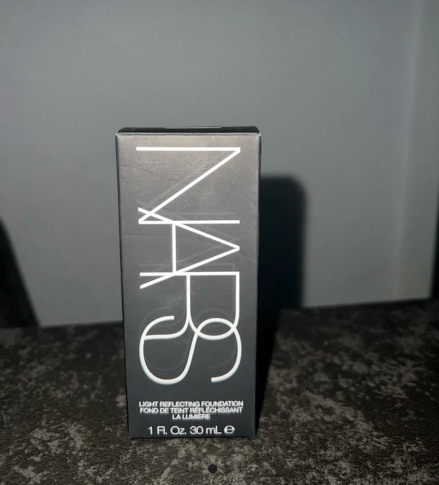 Nars Light Reflecting Foundation in Wuppertal