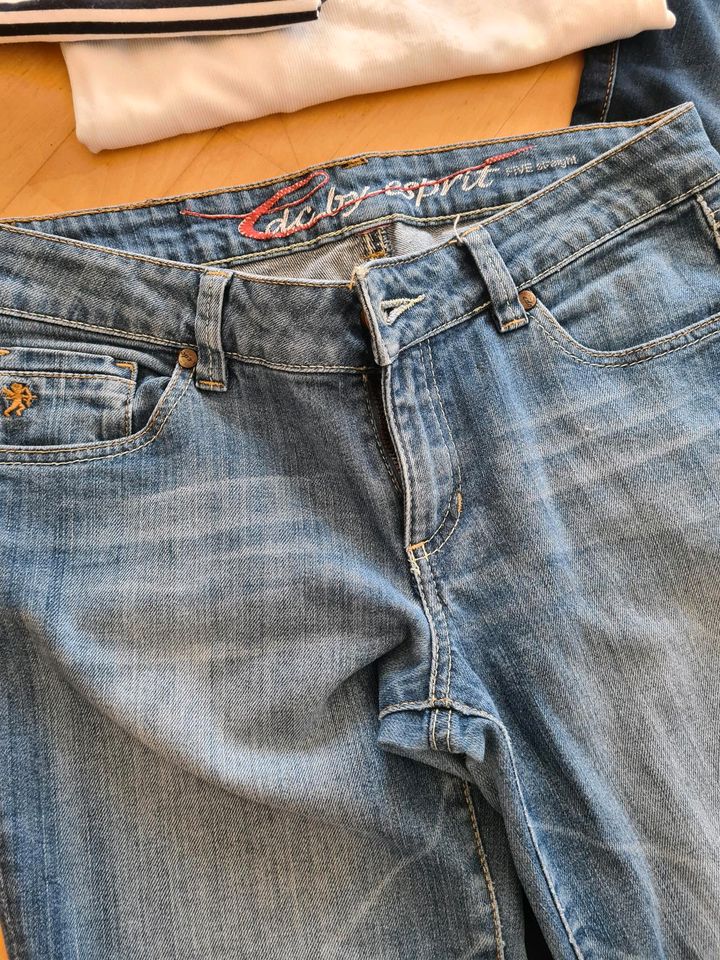 4 Jeans für Damen (Esprit, Only, BMJ), Gr. 29/32, 2 Langarmshirts in Fürstenzell