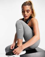 Nike Training – One Dri-FIT – Leggings mit kurzem Schnitt in Grau Bayern - Reimlingen Vorschau