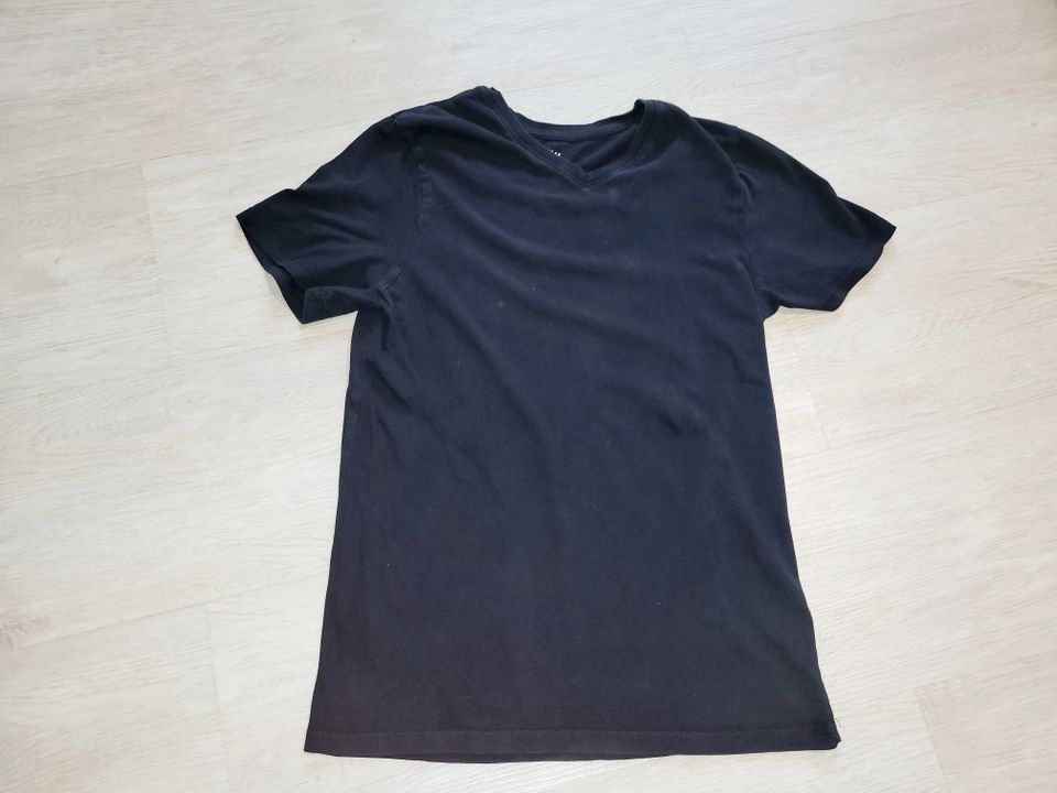 T-Shirt von H&M in der Größe 158 in Brunsbuettel