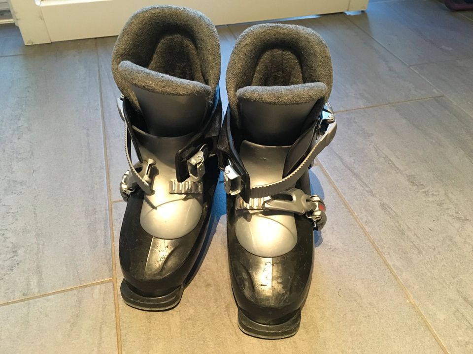 Skistiefel Kinder in Thermalbad Wiesenbad