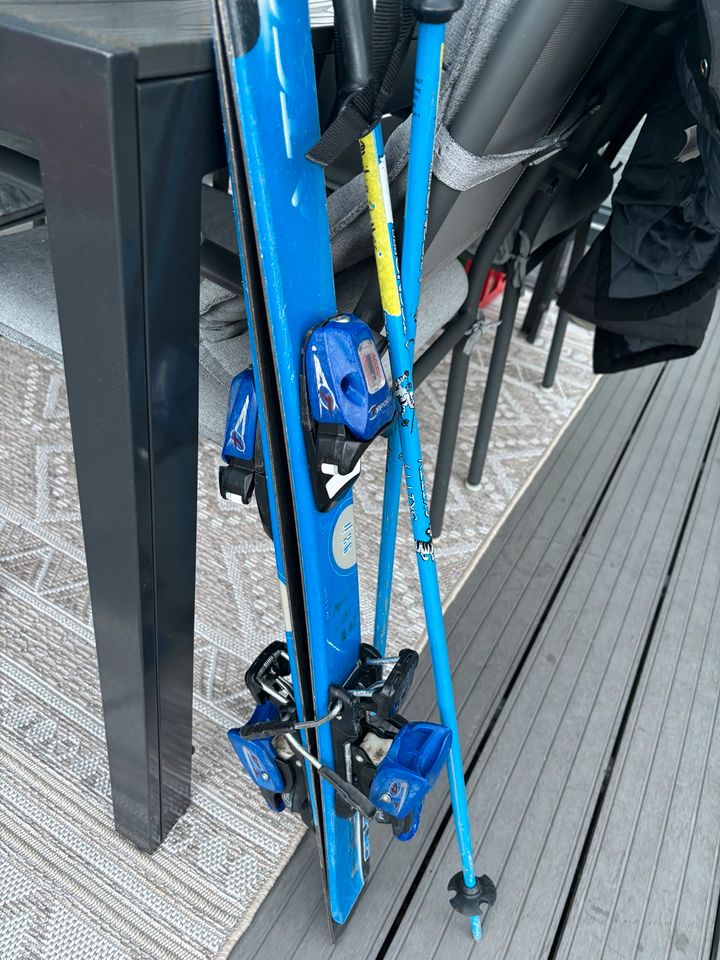 Kinder Ski Skier mit Stöcken in Heinersreuth