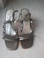 Damen Schuhe Absatz 8,5 Pumps Riemchen Gold Gr. 39 Brandenburg - Frankfurt (Oder) Vorschau