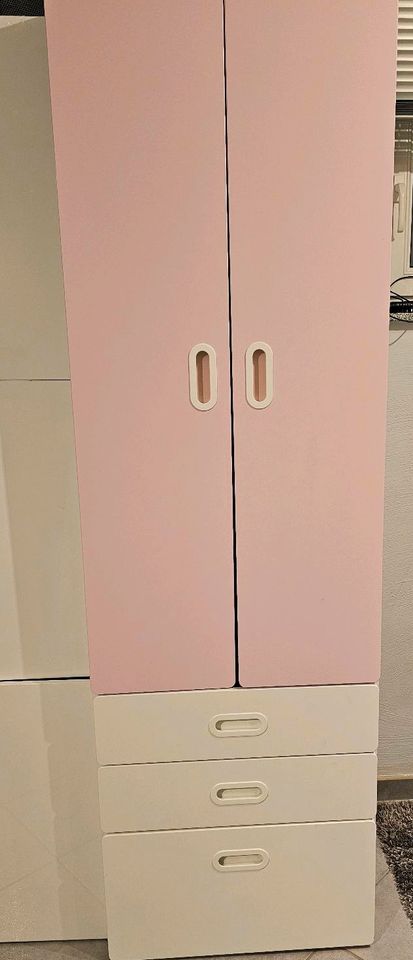 Stuva Kleiderschrank rosa in Beckingen