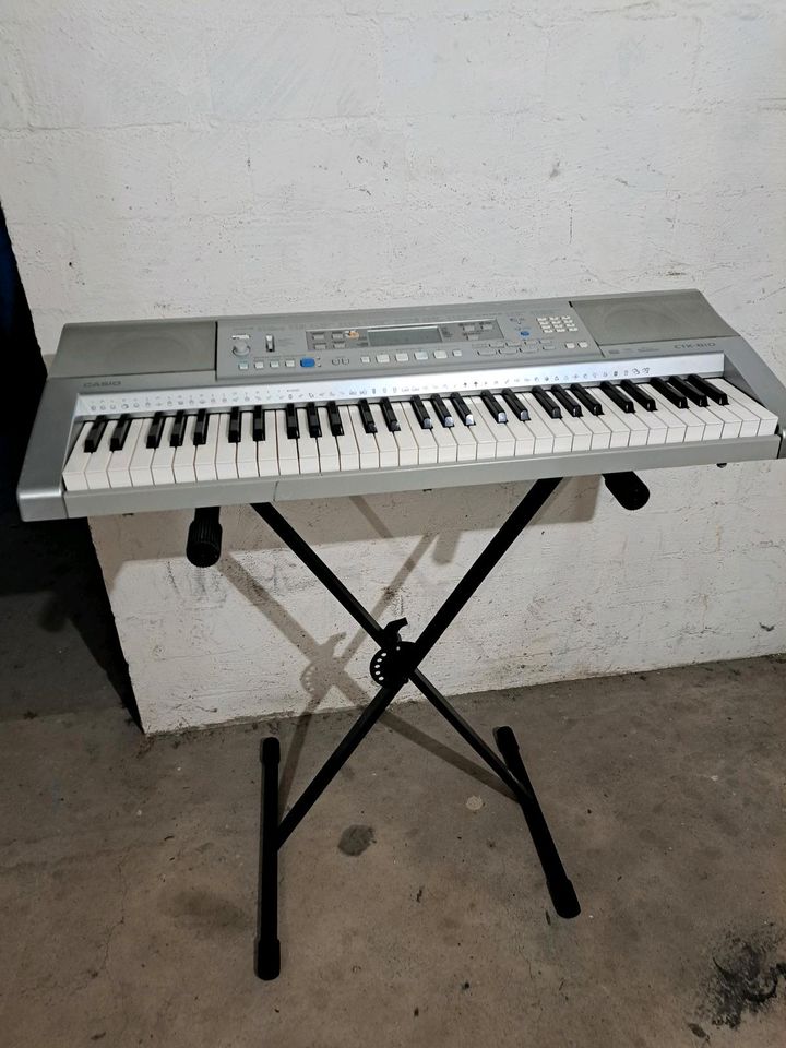 Casio Keyboard mit Ständer in Kiel