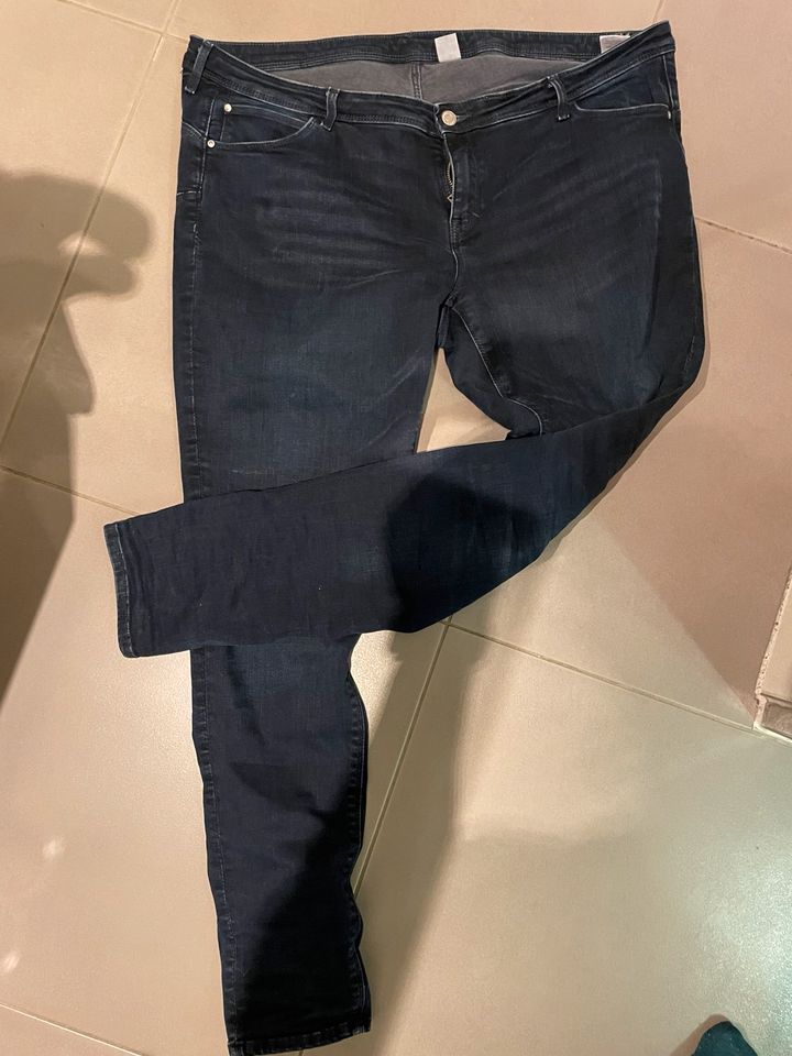 H&M Jeanshose Gr. 50 in Haselbachtal