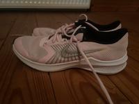 Sneaker Nike Gr. 38 (fällt klein aus!) Nordrhein-Westfalen - Rheine Vorschau