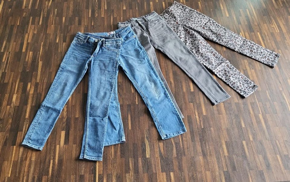 Hose Jeans Glitzer Animal Print Gr 140 146 H&M John Baner in  Baden-Württemberg - Ludwigsburg | eBay Kleinanzeigen ist jetzt Kleinanzeigen