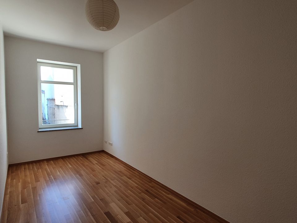 Bezugsfrei! 2 Balkone | 6 Zimmer | Fußbodenheizung in Leipzig