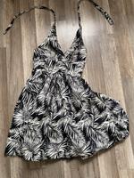 Schwarz weißes Sommerkleid mit V Ausschnitt Gr. 36 S Bayern - Ortenburg Vorschau