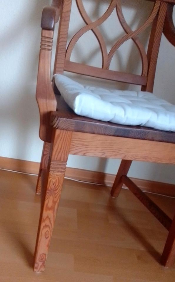 2  Stühle mit Armlehne, Holz ... je in Wunstorf