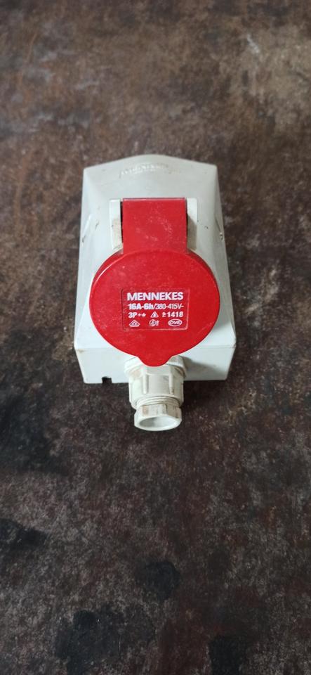Mennekes 1418 CEE Steckdose AP 16A 6h 4 polig 3P+PE in Wallerfing