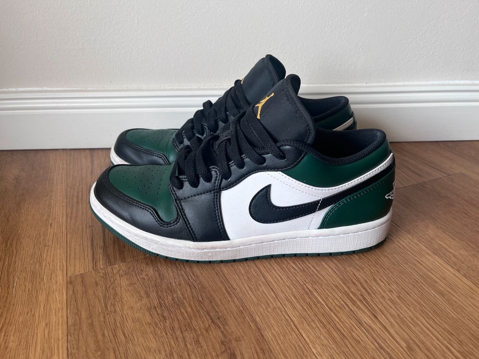 Nike Air Jordan 1 Low Green Toe Sneaker in Berlin