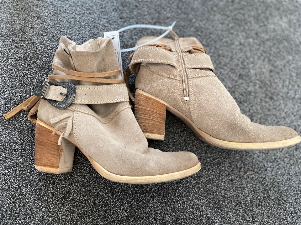 Marco Tozzi Stiefeletten beige Gr. 36 in Günzburg