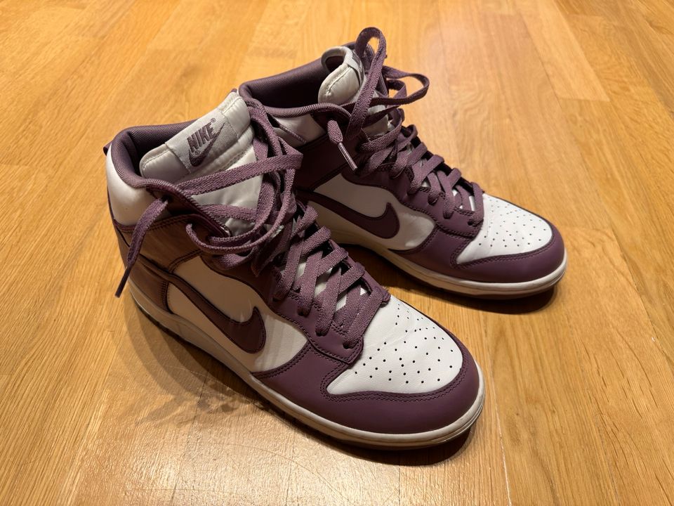 Nike Dunk High Retro 44 purple Flieder Schuhe Sneaker in Stuttgart