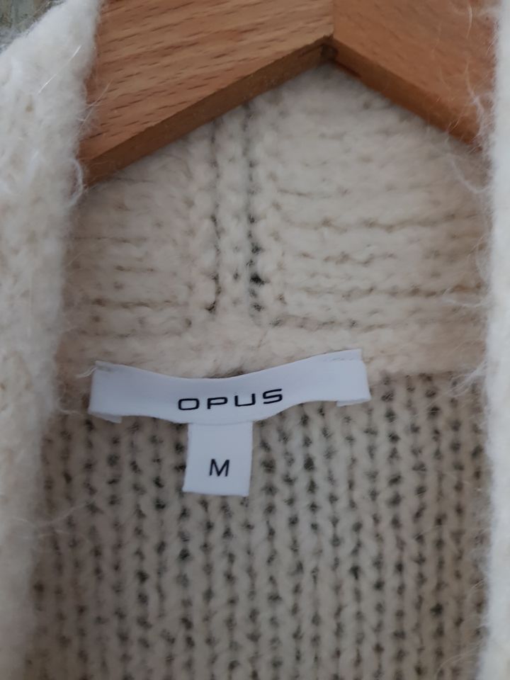 neue kuschelige lange Opus Strickweste in Walldorf