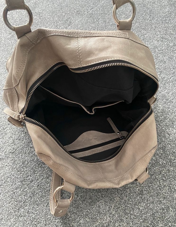 Tolle UMHÄNGETASCHE / SCHULTERTASCHE von COX Leder Grau in Hannover