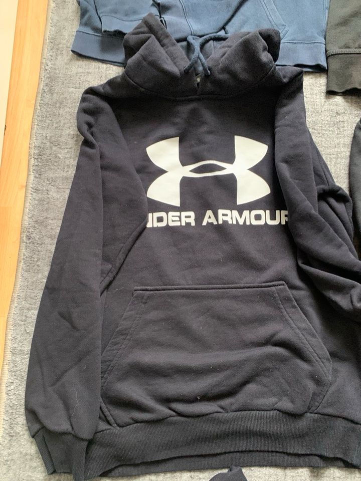 Nike Under Armour hoodie hose gr S/M in Berlin