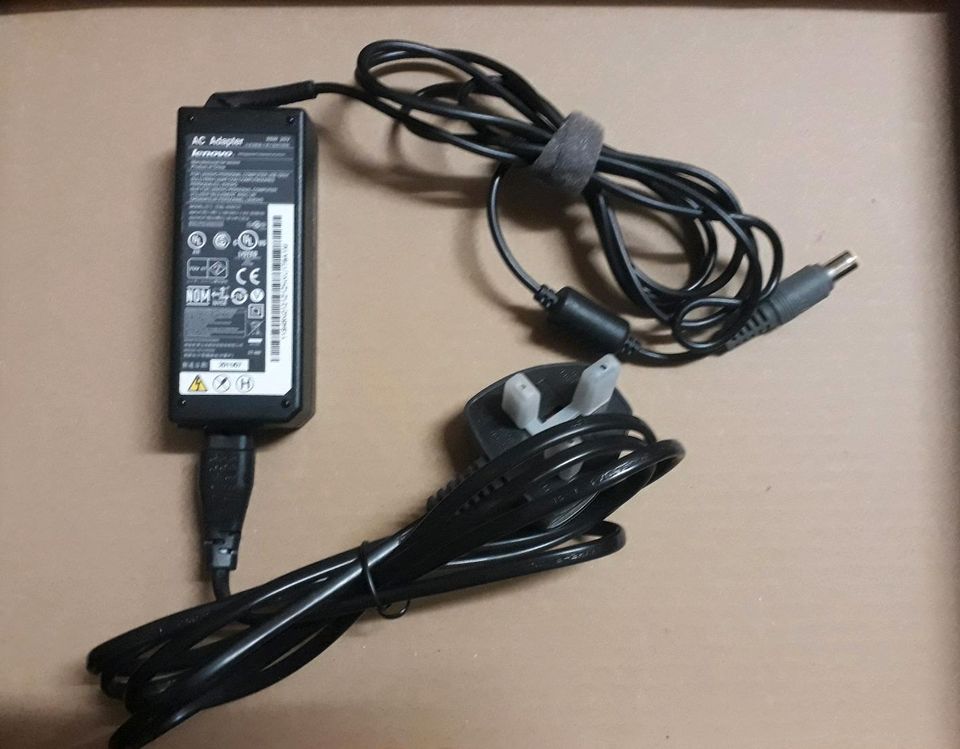 Lenovo AC Adapter mit UK-Stecker in Reutlingen