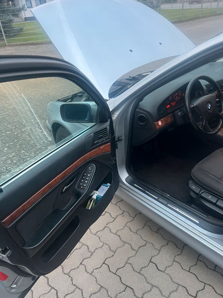 BMW E39 ,523i bj 1998,TÜV 12.25 in Miltenberg