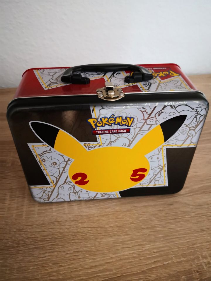 Pokemon: Celebrations Sammelkoffer - !ohne Booster! - DE in Rothenburg o. d. Tauber