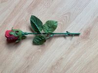 Künstliche Rosen aus Plastik im Karton abzugeben Nordrhein-Westfalen - Wickede (Ruhr) Vorschau